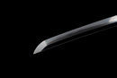Katana Kohaku — Tamahagane, Poignée noire sur raie blanche, fourreau doré marbré, cordon noir.