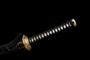 Katana Akagane — Acier Damascus, Poignée : ito noir, garde dorée. Fourreau : noir laqué, motif doré