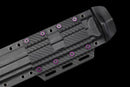 Gladius Tactique Nightshade — DLC Elite — 80CrV2, Poignée noire texturée, vis violettes, garde dorée, fourreau noir carbone,