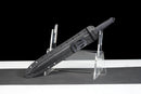 Épée Courte Carbon Viper — SK5, Poignée noire texturée, motifs géométriques, fourreau noir, motif fibre de carbone
