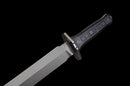Épée Courte Carbon Viper — SK5, Poignée noire texturée, motifs géométriques, fourreau noir, motif fibre de carbone
