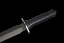 Épée Courte Carbon Viper — SK5, Poignée noire texturée, motifs géométriques, fourreau noir, motif fibre de carbone
