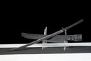 Tachi Fantôme Épée Longue Tactique — SK5, Poignée noire texturée, fourreau noir mat, rivets.