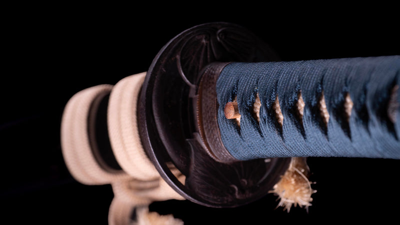 Sabre Antique Katana Japonais avec Tsuba Sukashi à Motif de Feuille