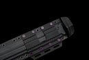 Gladius Tactique Midnight — DLC Elite — Acier 80CrV2, Poignée noire, garde dorée, fourreau noir carbone, vis violettes.