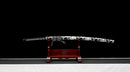 Katana Fubuki — Acier T10, Poignée ito noir et blanc, fourreau noir motif neige argenté, cordon bicolore.