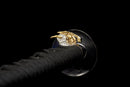 Katana Fubuki — Acier T10, Poignée ito noir et blanc, fourreau noir motif neige argenté, cordon bicolore.