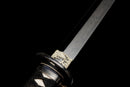 Katana Fubuki — Acier T10, Poignée ito noir et blanc, fourreau noir motif neige argenté, cordon bicolore.