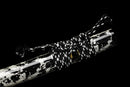 Katana Fubuki — Acier T10, Poignée ito noir et blanc, fourreau noir motif neige argenté, cordon bicolore.