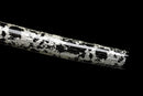 Katana Fubuki — Acier T10, Poignée ito noir et blanc, fourreau noir motif neige argenté, cordon bicolore.