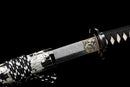 Katana Fubuki — Acier T10, Poignée ito noir et blanc, fourreau noir motif neige argenté, cordon bicolore.