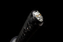 Katana Fubuki — Acier T10, Poignée ito noir et blanc, fourreau noir motif neige argenté, cordon bicolore.